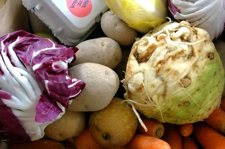 Saisonales Gemüse und Früchte im Wallis